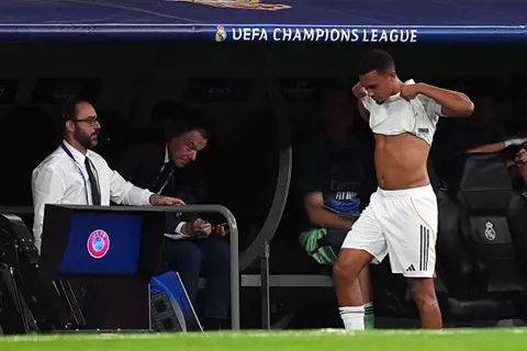 الأمر ليس سيئًا.. ألونسو يتحدث عن إصابة أرنولد